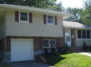 16 Violet Ln, Commack, NY 11725