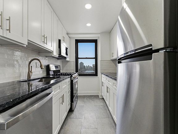 4th image of 225 Saint Pauls Ave APT 16N