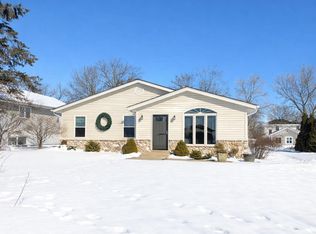718 Oakwood Lane, Watertown, WI 53094
