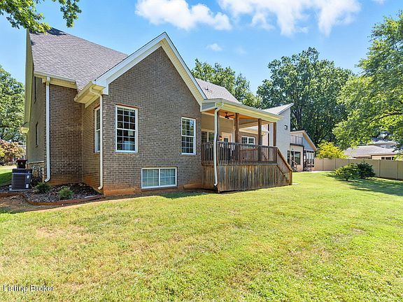4th image of 3102 Lakeview Dr