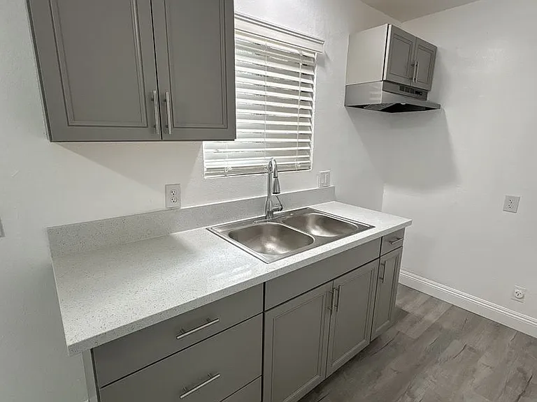 315 NE 3rd Ave #D-A-D — Photo 5