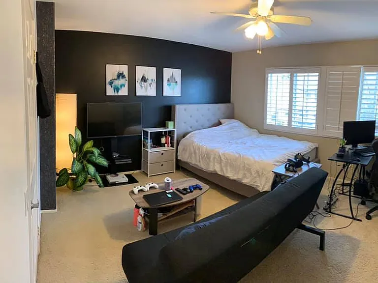 11 Robins Tree Ln — Photo 1