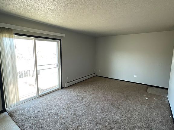 5th image of 1309 Golden Valley Ln #D