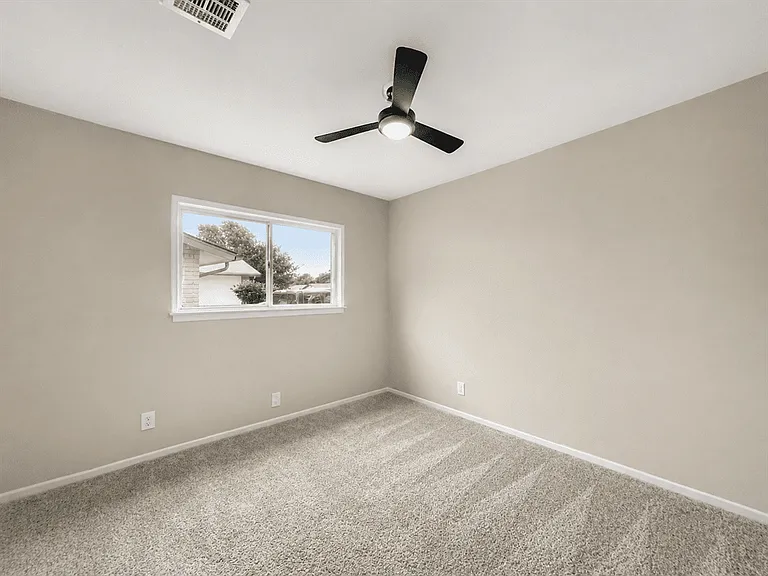 9006 Bowline St — Photo 11
