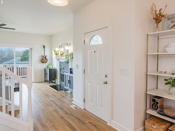 5th image of 4511 SE 40th Ave Unit A