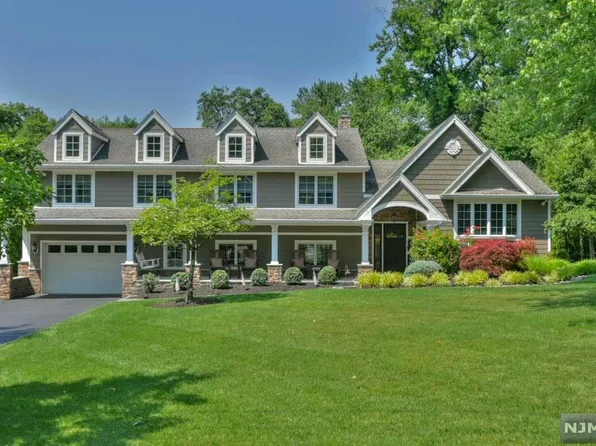 276 West Pl, Township Of Washington, NJ 07676