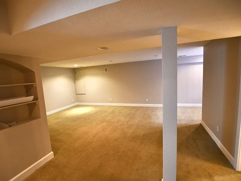 2740 Wabash St — Photo 12