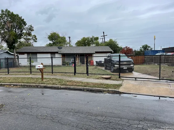 6930 MARTINIQUE DR, San Antonio, TX 78227