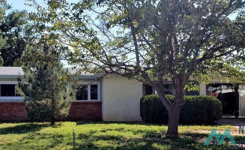 1st image of 802 S Adams Dr