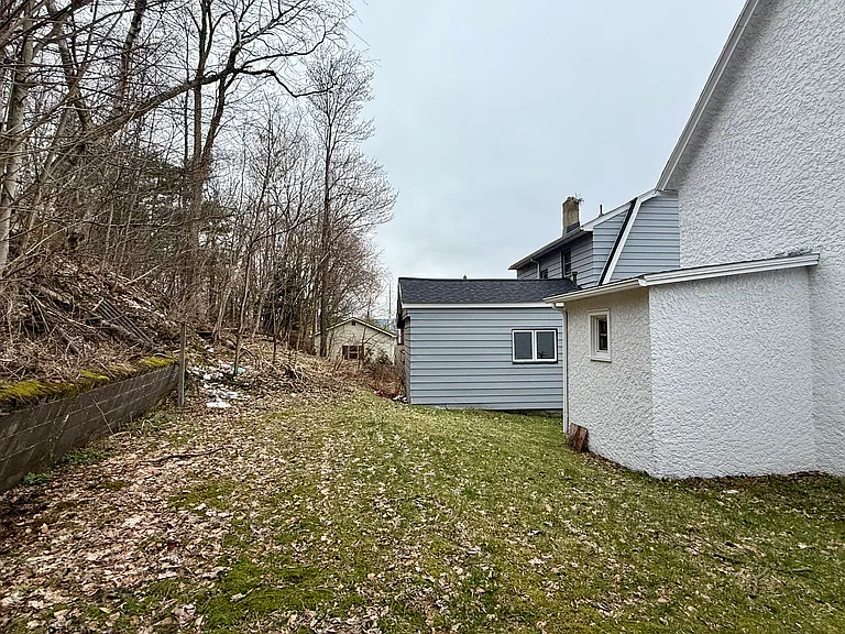 140 Sand St — Photo 12
