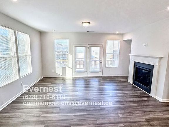 4th image of 2230 Whistler Way NE