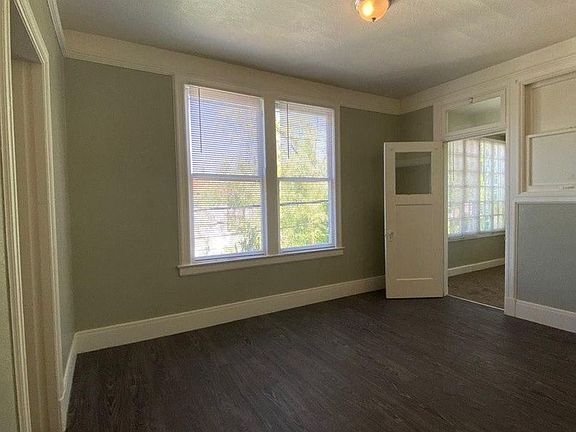 3rd image of 1047 N Fulton St #15