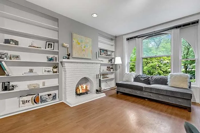 2434 N Burling St #1 — Photo 3