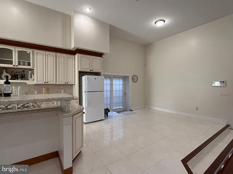 4 N Pearl St — Photo 10