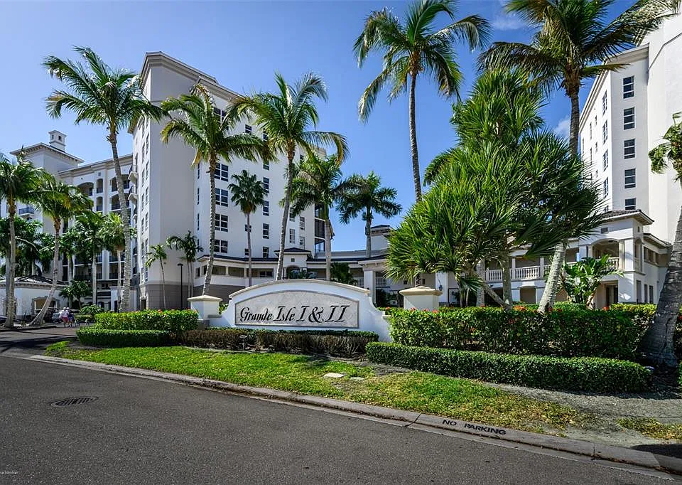 3313 Sunset Key Cir #104