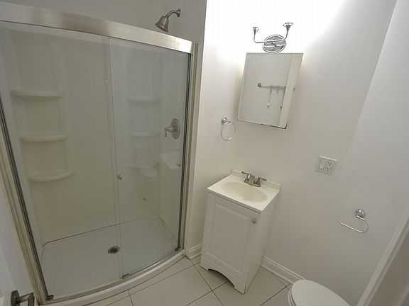 5th image of 5000 N Sawyer Ave #Gw