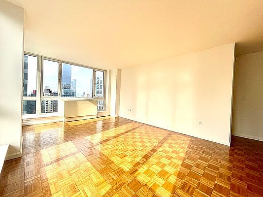 3rd image of 350 W 43rd St APT 43A