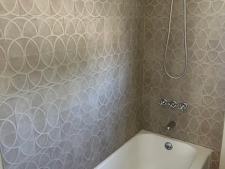 San Vicente Apartments — Photo 17