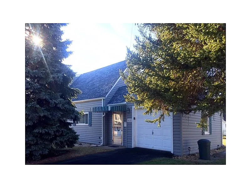 418 Meadowbrook Dr photo 1
