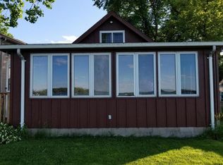 24210 Peninsula Dr, Kansasville, WI 53139