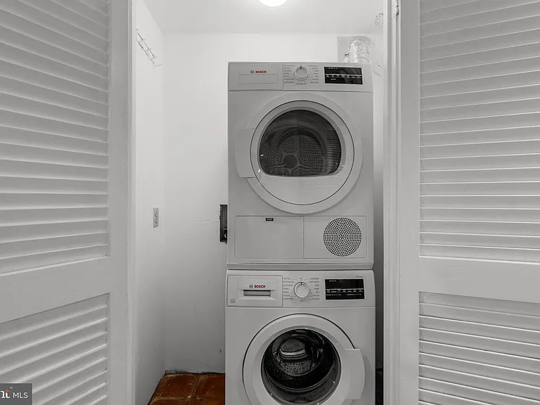 1722 Willard St NW #B — Photo 13