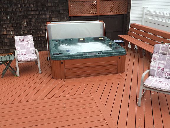  Cedar Deck / 8 x 8 Spa 