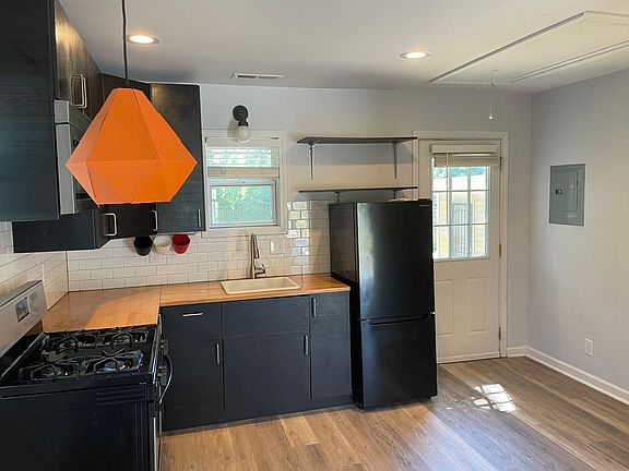 4th image of 4401 Evanston Ave