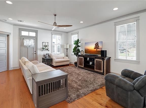 4th image of 4303 Ashland St