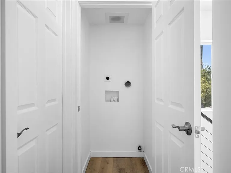1049 Yarmouth Ave — Photo 19