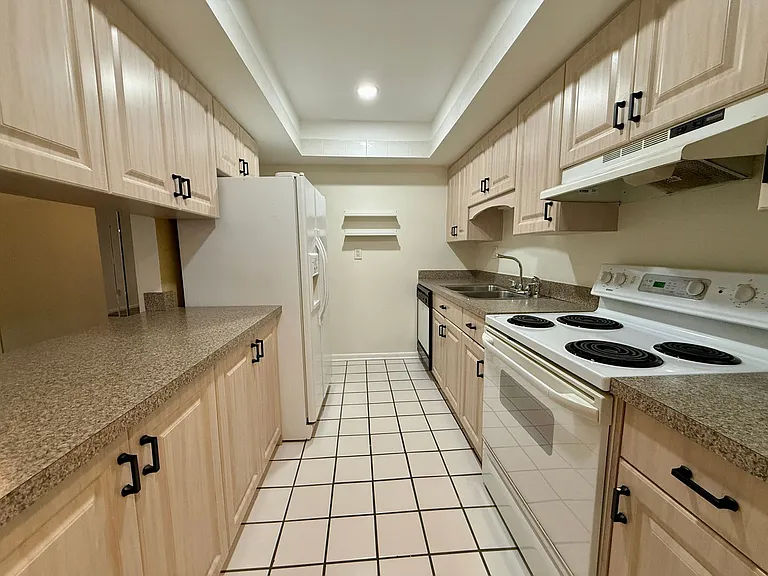 775 N Village Lake Dr #208 — Photo 3