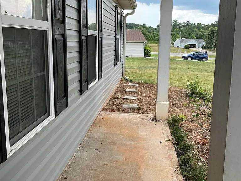 220 Jeremy Dr — Photo 13