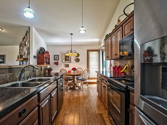 2nd image of 22950 Alderwood Ct
