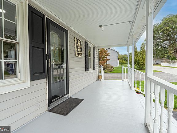 4th image of 10708 Tyrie Ave