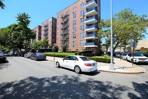 Rented by NYC Realty Brokers LLC | media 13