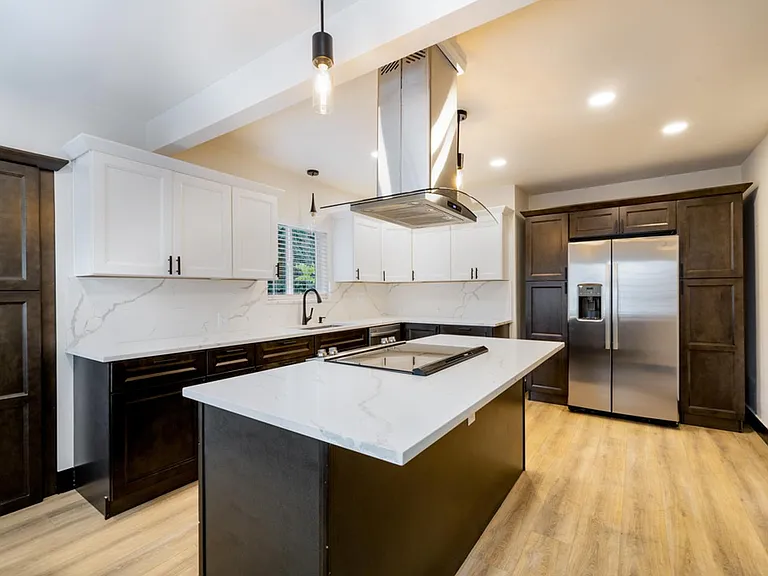 6389 N Commercial Ave — Photo 3
