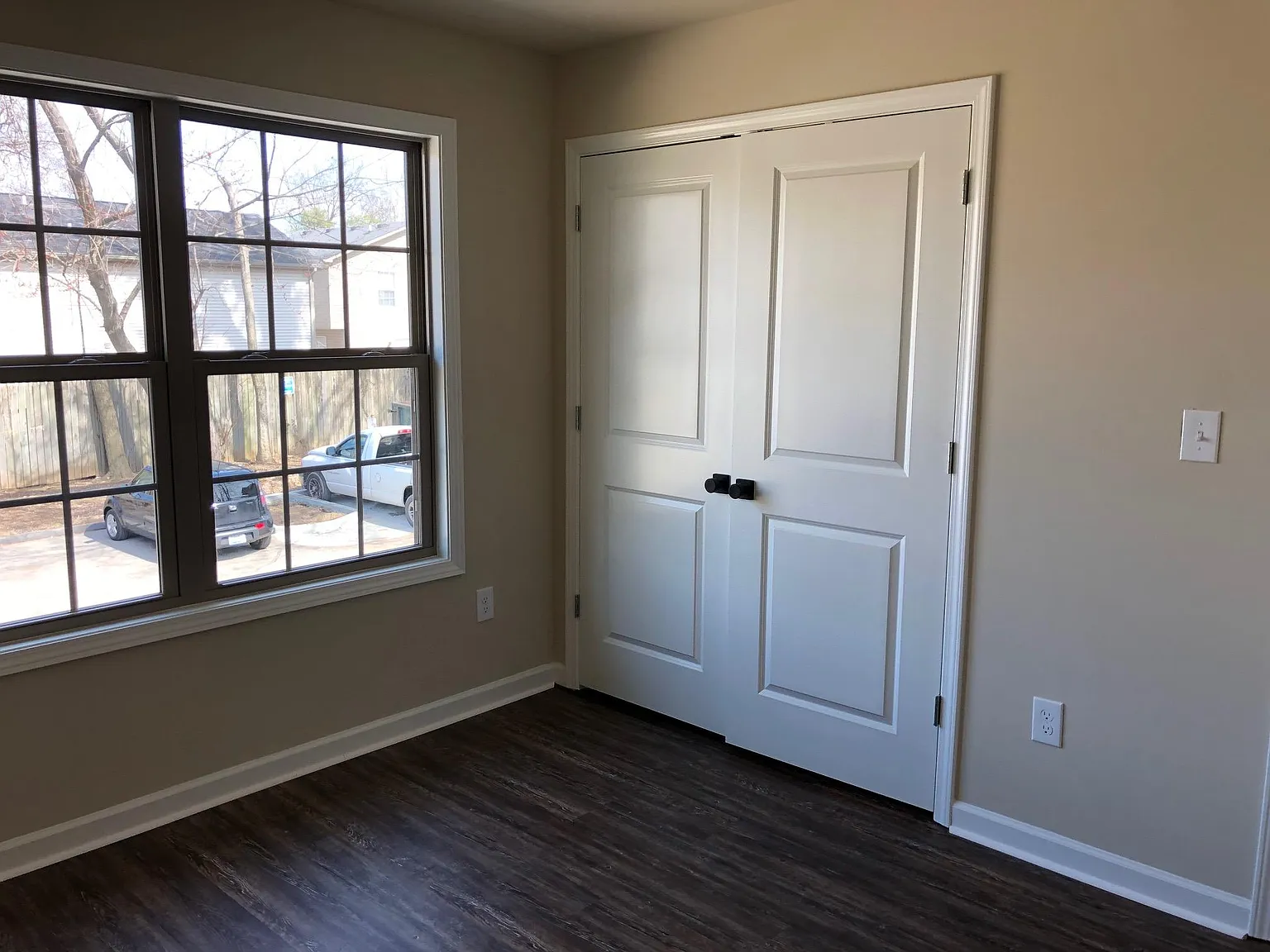 211 Waller Avenue — Photo 4