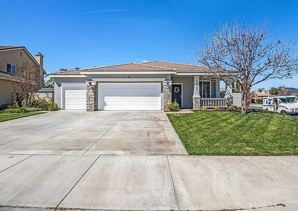 31724 Crimson Dr