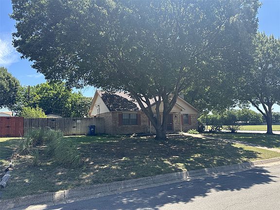 2nd image of 800 Pine Mountain Dr
