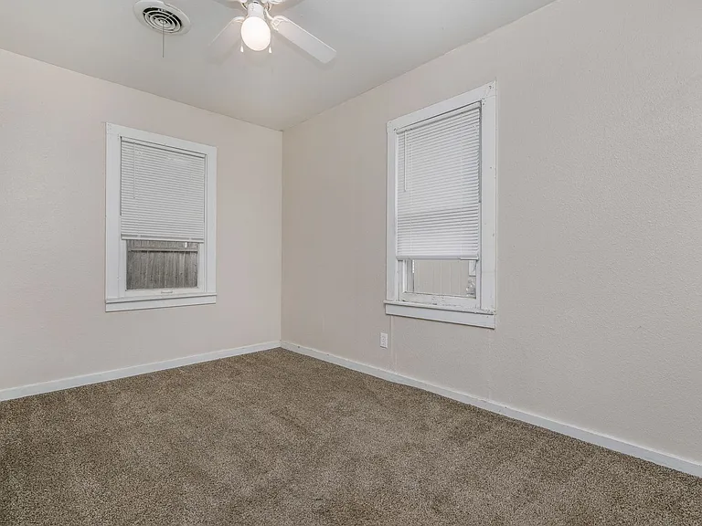 819 N Apache St — Photo 9
