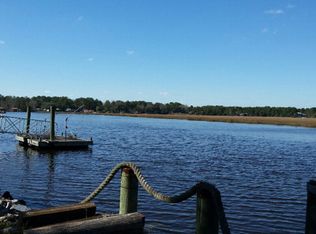 107 E 1st St, Midway, GA 31320