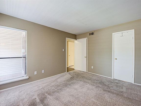 3rd image of 2025 Augusta Dr APT 216