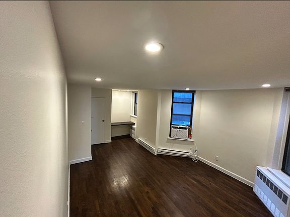 2nd image of 325 Lenox Ave APT 4N