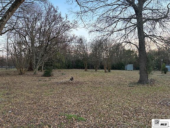 2nd image of 911 E Main St