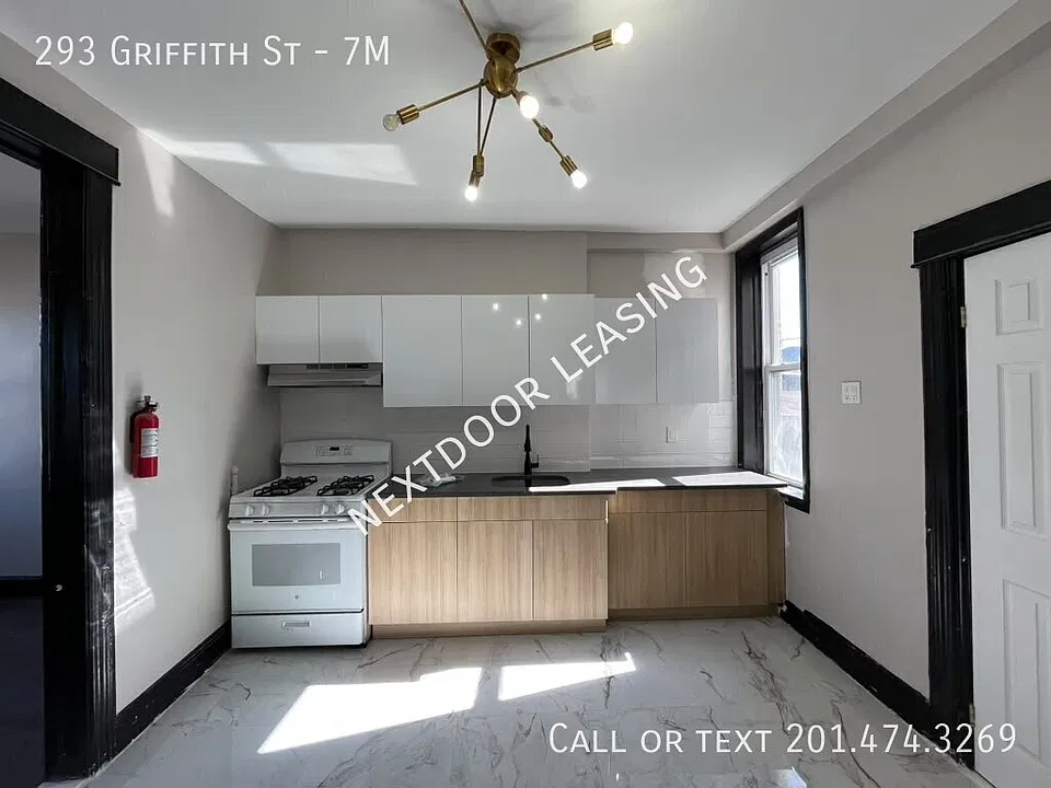 293 Griffith St #7M