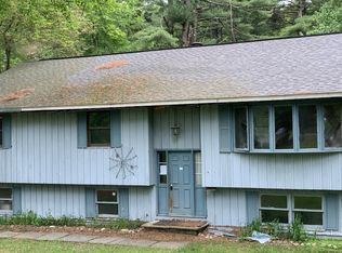 29 Tollgate Rd, Averill Park, NY 12018