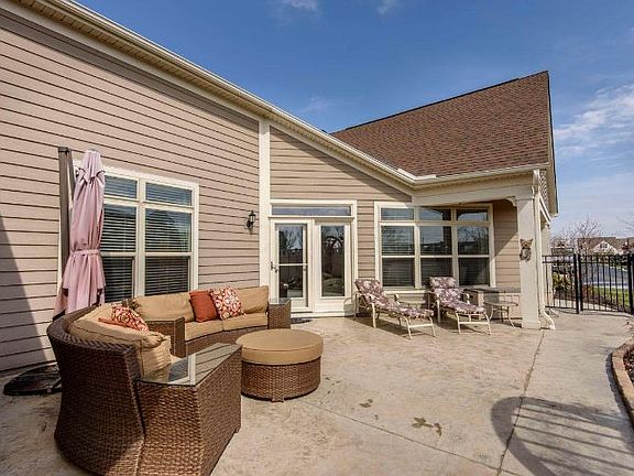 5th image of 110 Park Knoll Pl
