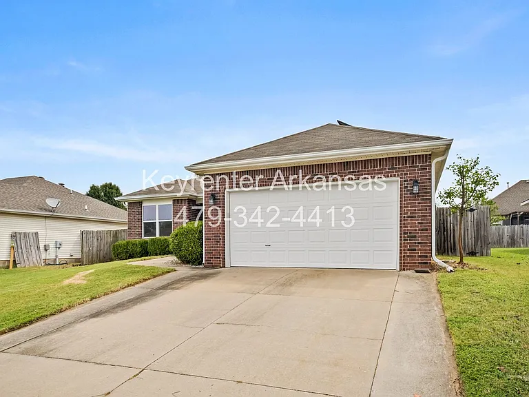 705 SW Crystal St — Photo 3