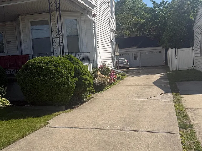 430 River Dr #2 — Photo 2