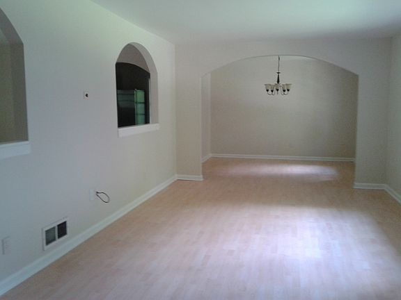3rd image of 6490 Birch Glen Dr