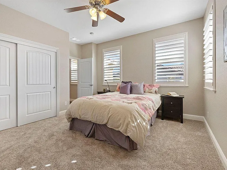 4930 Village Green Dr — Photo 34